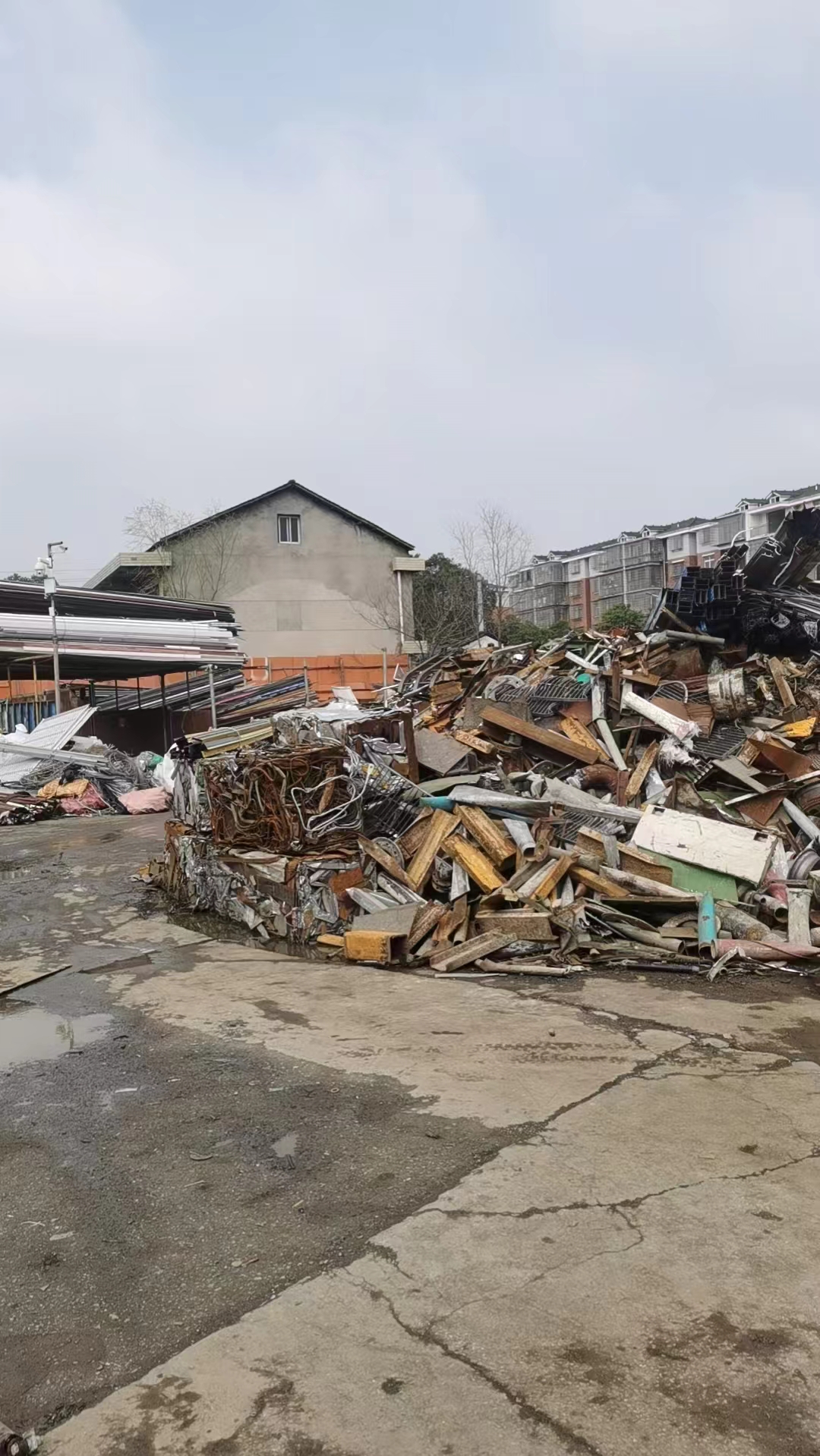 收購閑置廠礦，廢銅，廢鋁，廢鐵，各種機(jī)電設(shè)備等。